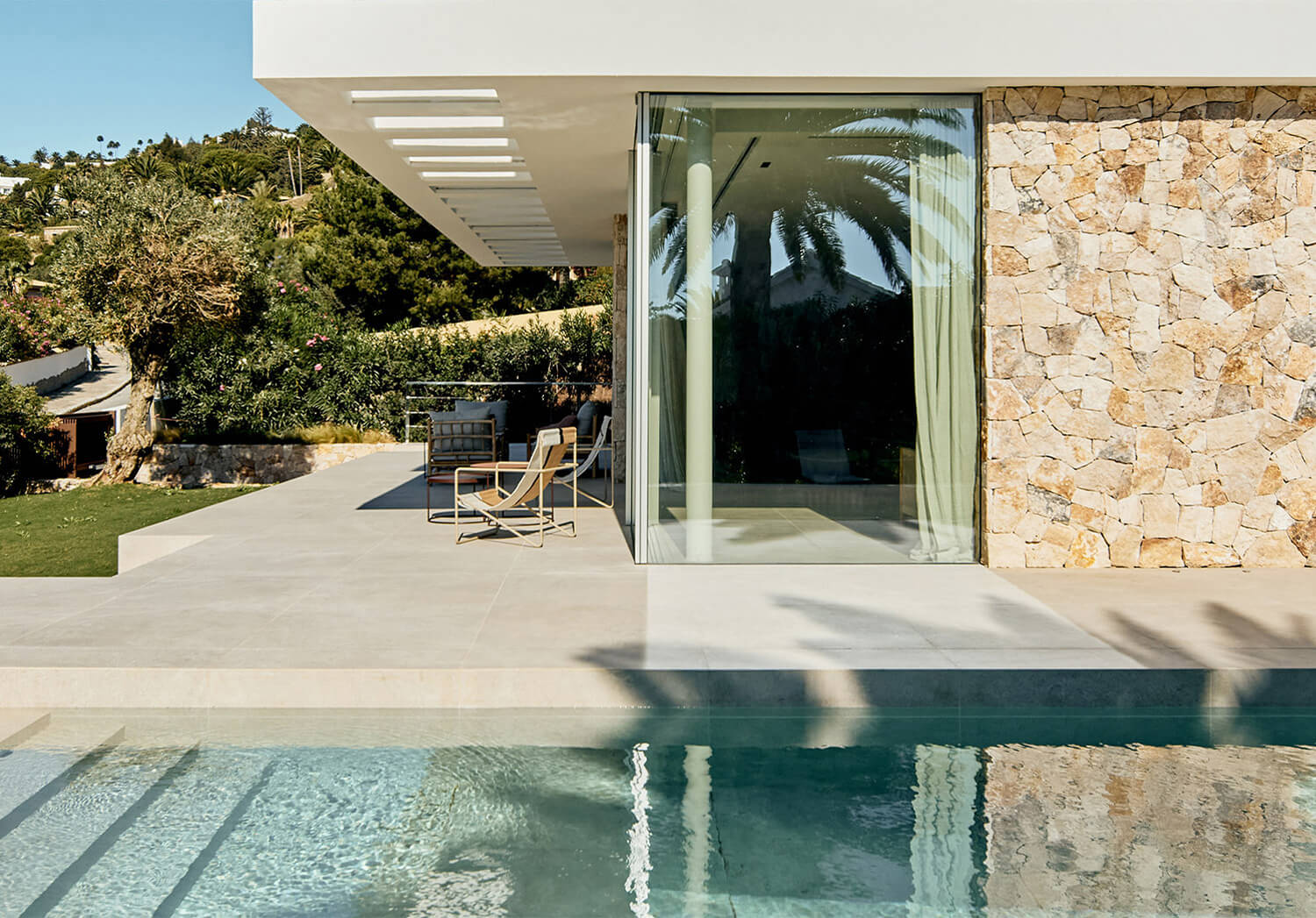 https://www.mar-studio.es/wp-content/uploads/2024/09/04_Slide-sobremesa.webp