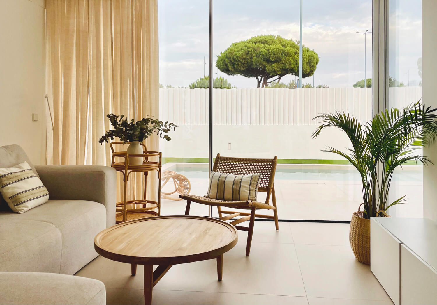 https://www.mar-studio.es/wp-content/uploads/2024/09/09_Slide-sobremesa.webp