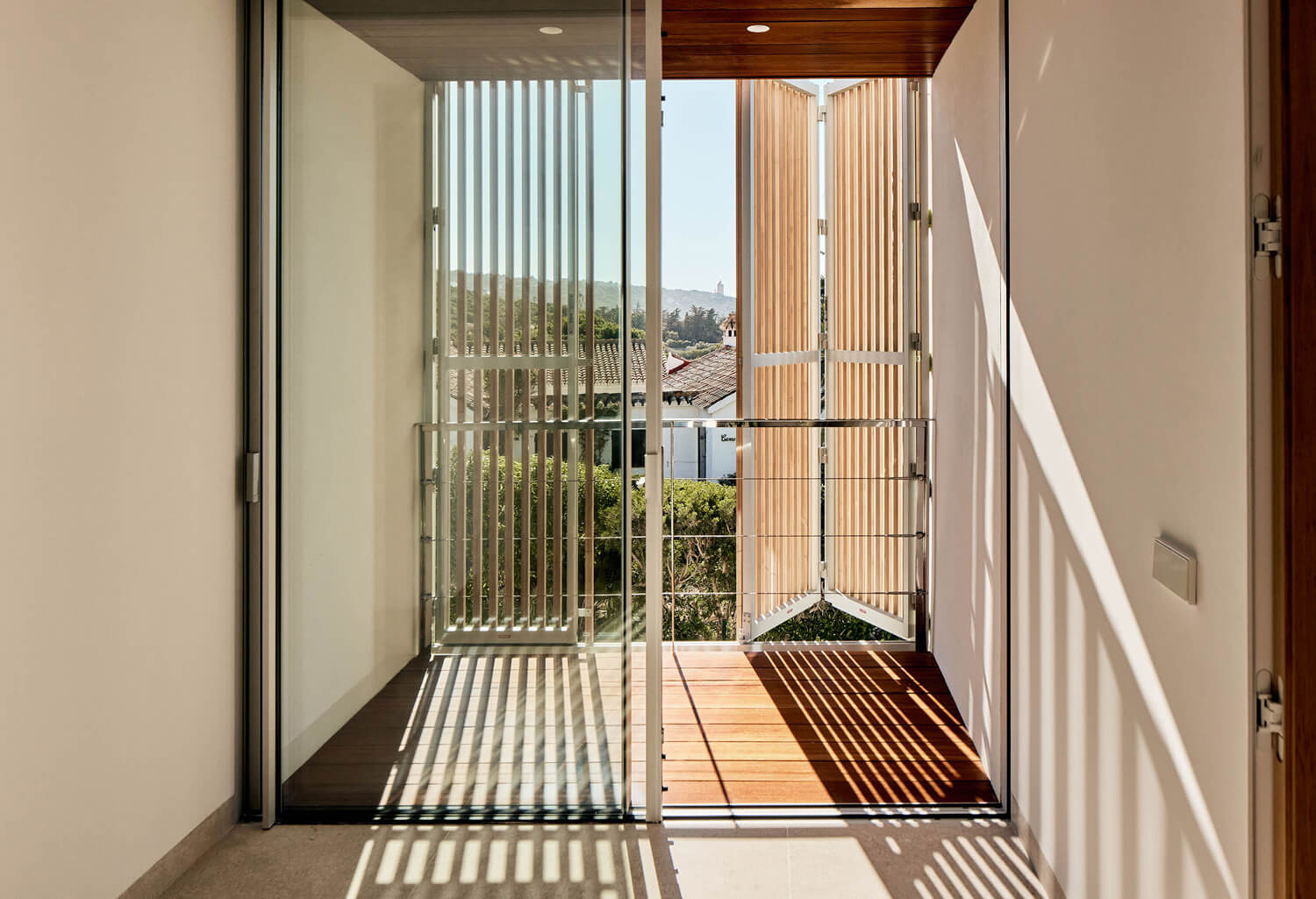 https://www.mar-studio.es/wp-content/uploads/2024/09/11_Slide-sobremesa.webp