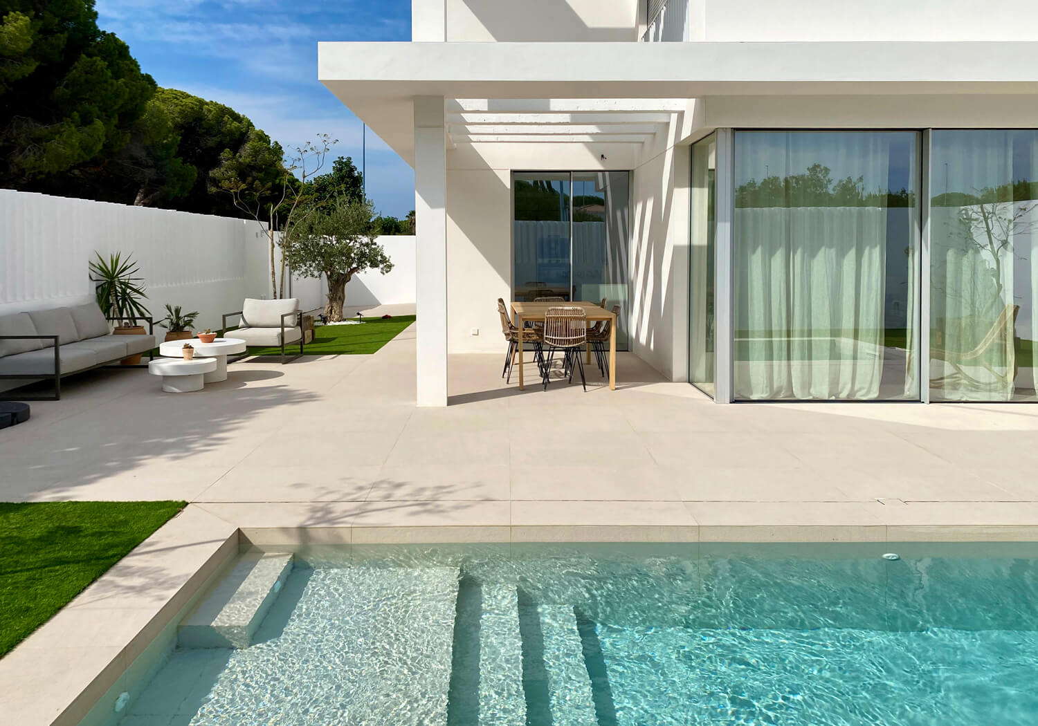 https://www.mar-studio.es/wp-content/uploads/2024/09/12_Slide-sobremesa.webp